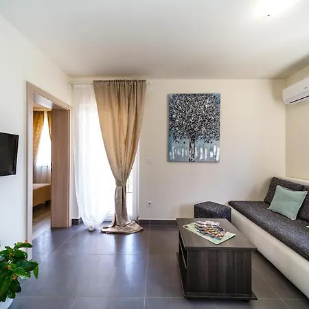 Leondori Apartmán *