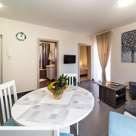 Leondori Apartmán *