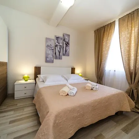 Leondori Apartmán *