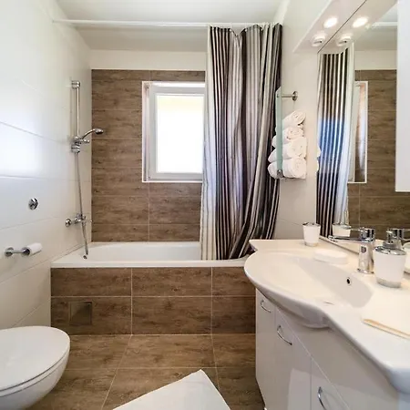 Leondori Apartmán *