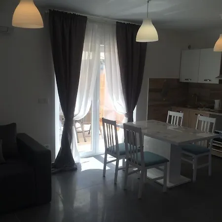 Leondori Apartment *