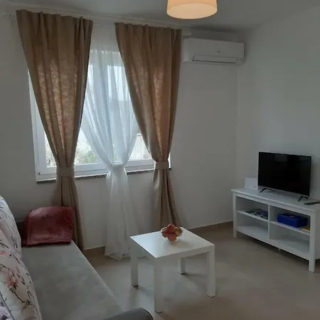 Apartment Leondori *