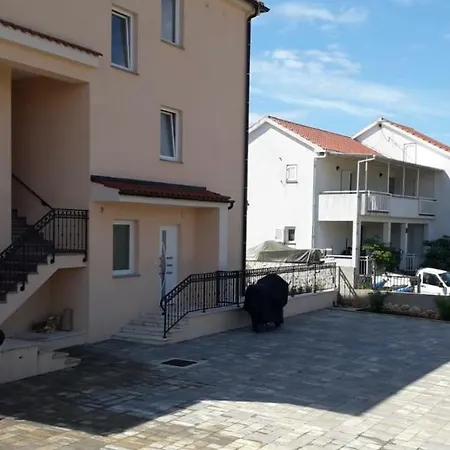 Leondori Apartmán *