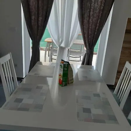 Leondori Apartament *
